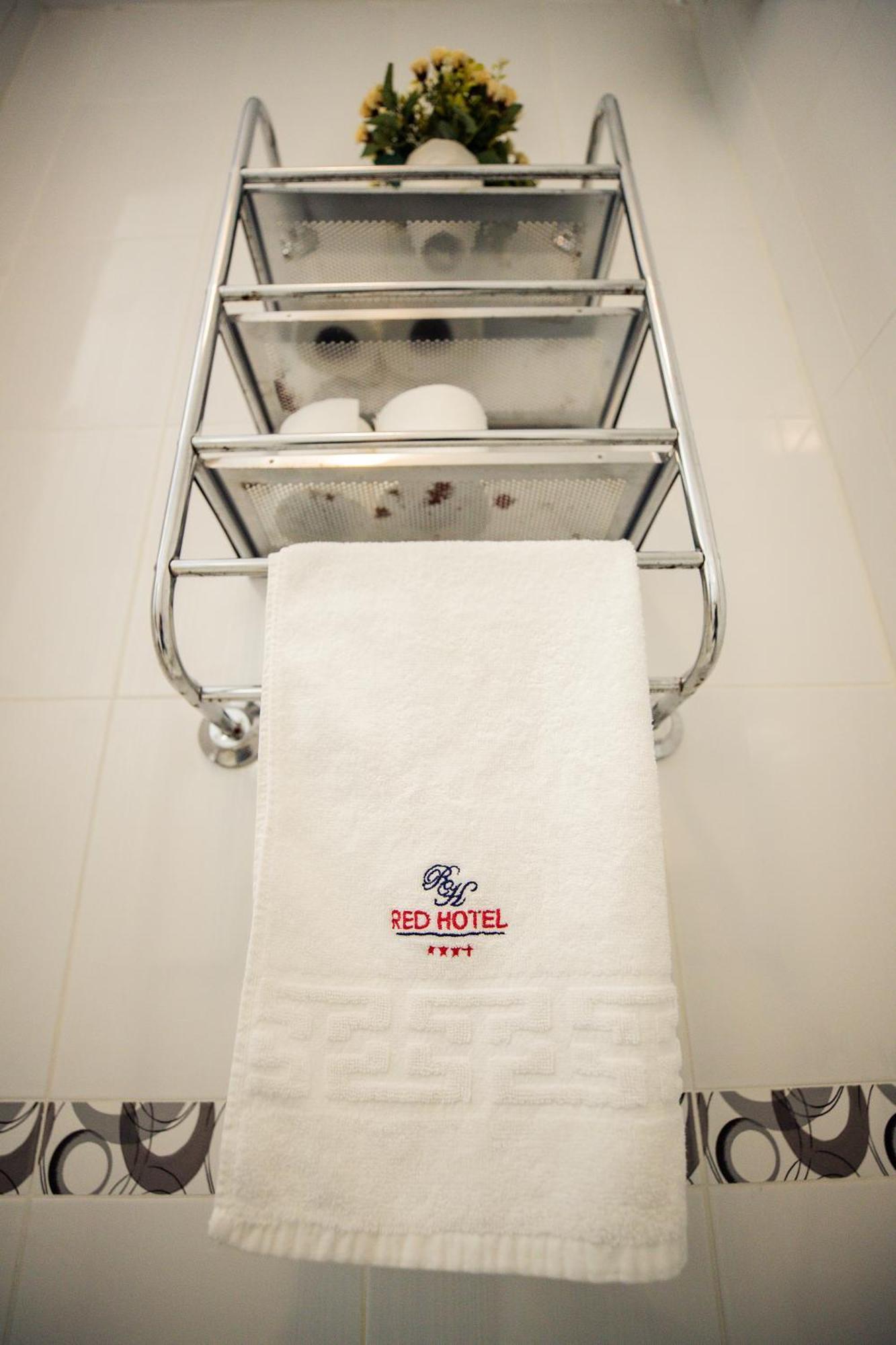 Red Hotel Riviera Suite&Lake Cluj-Napoca Buitenkant foto